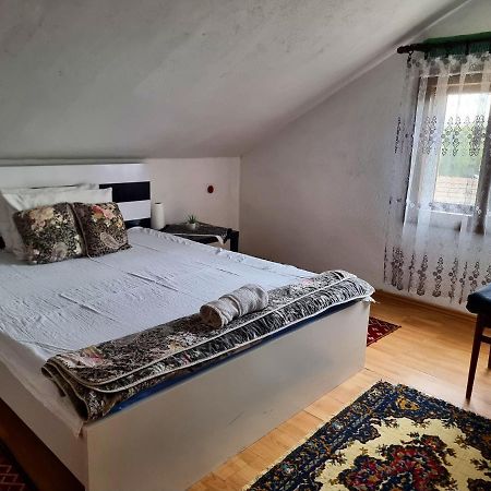 Guesthouse Sobi-Rooms Gradsko Экстерьер фото
