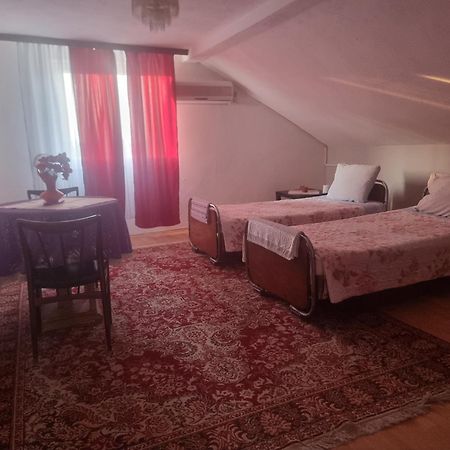 Guesthouse Sobi-Rooms Gradsko Экстерьер фото