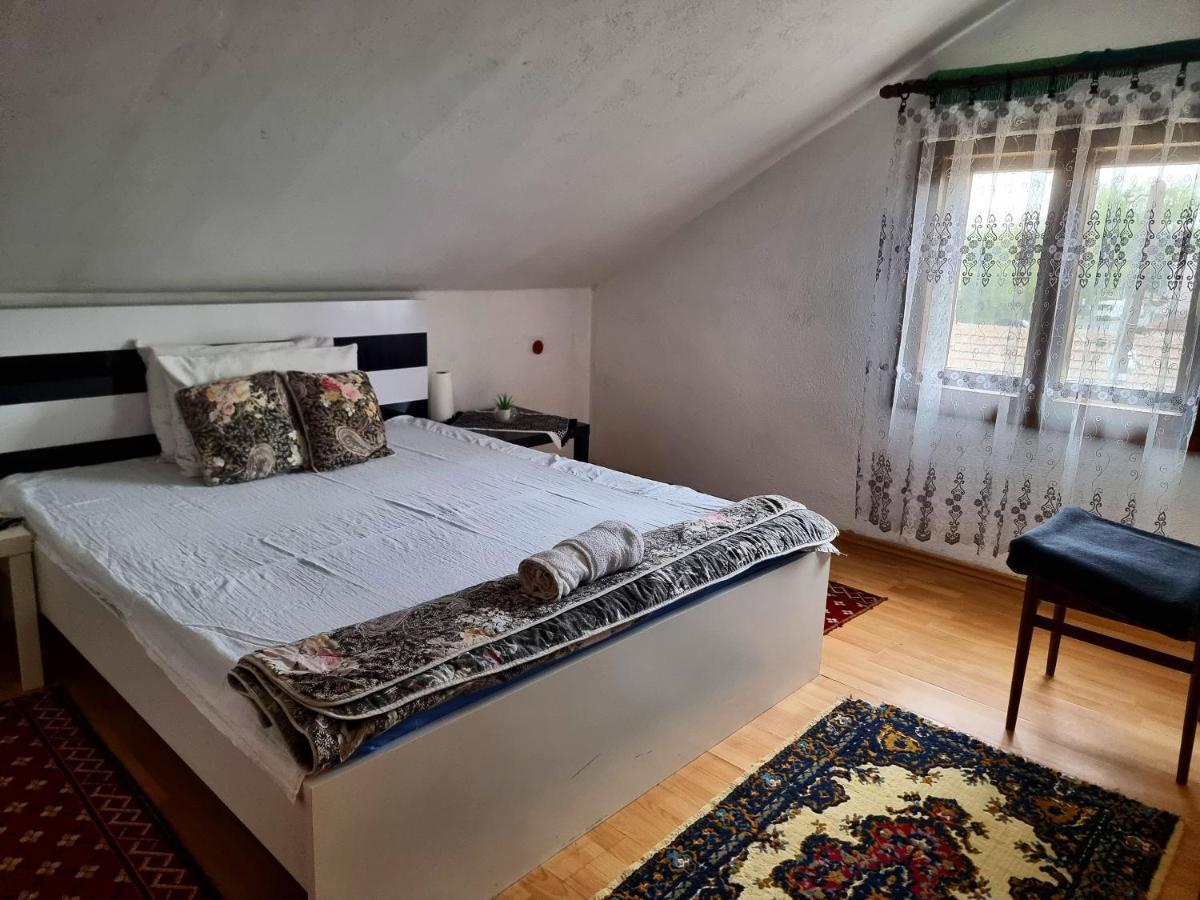 Guesthouse Sobi-Rooms Gradsko Экстерьер фото
