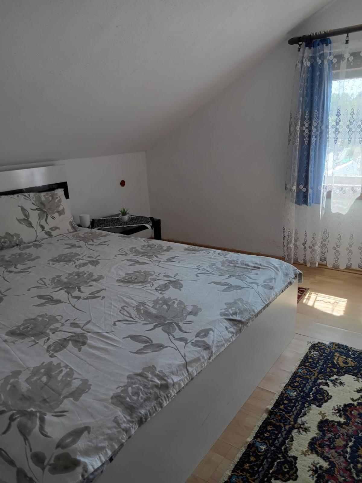 Guesthouse Sobi-Rooms Gradsko Экстерьер фото