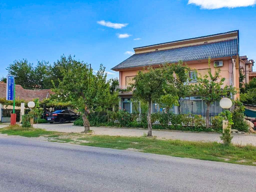 Guesthouse Sobi-Rooms Gradsko Экстерьер фото